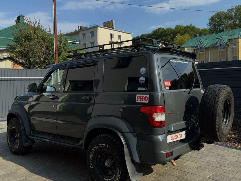 Серый уаз патриот