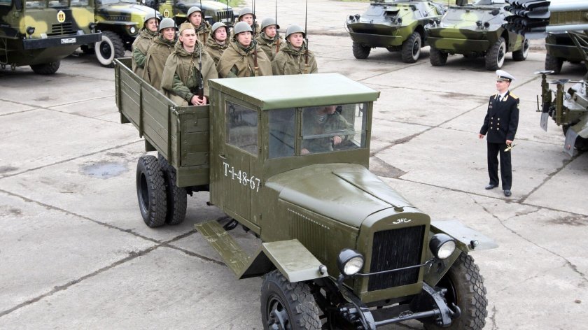 ЗИС -5 на параде