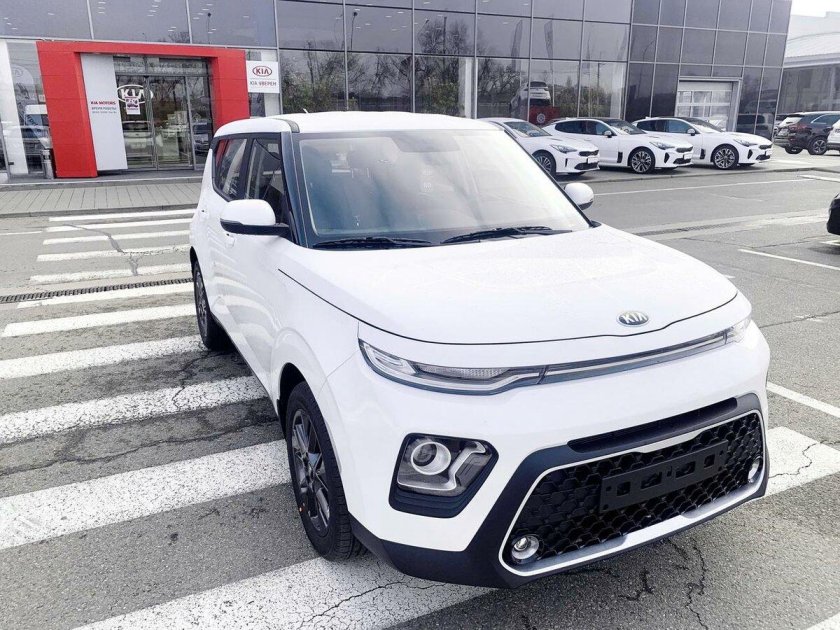 Киа соул белая 2021