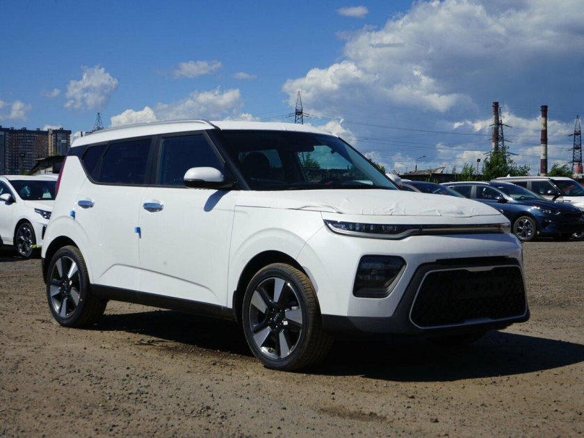Киа соул белая 2022