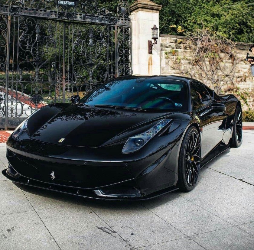 Феррари черная
