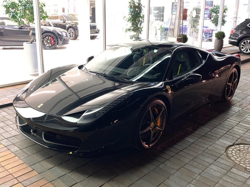 Феррари черная