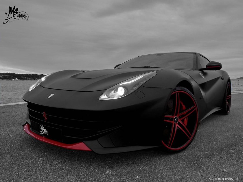 Ferrari черная