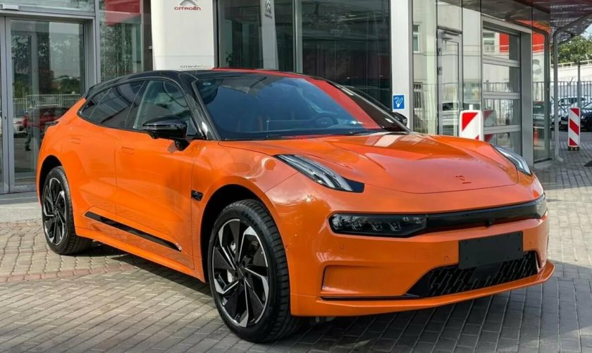 Zeekr 001 оранжевый