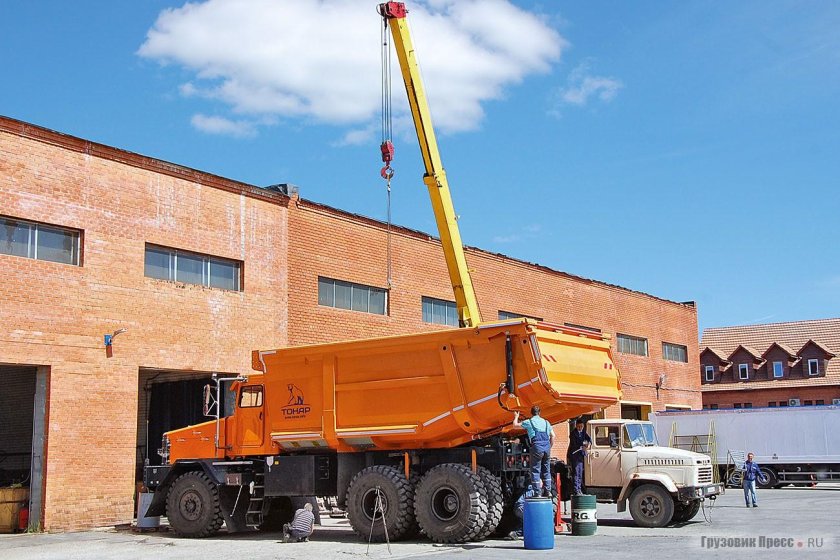 Карьерный самосвал тонар-7501