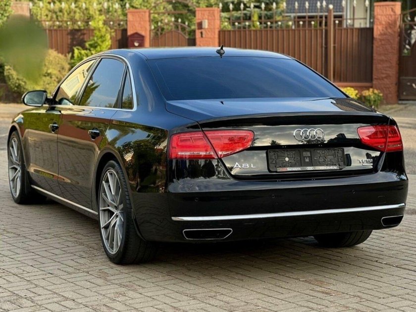 Черная ауди