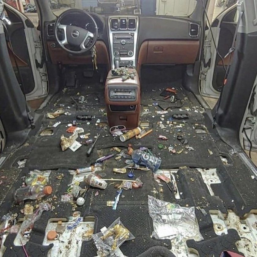 Грязный салон автомобиля