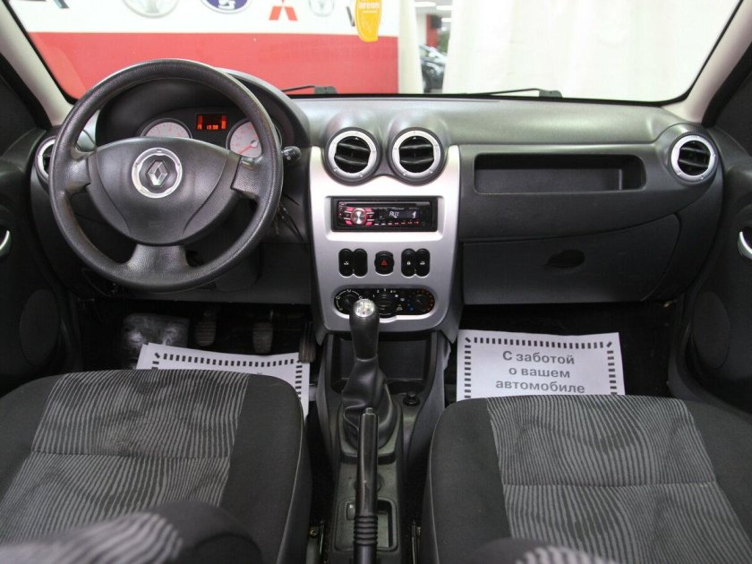 Renault Sandero 2013 салон