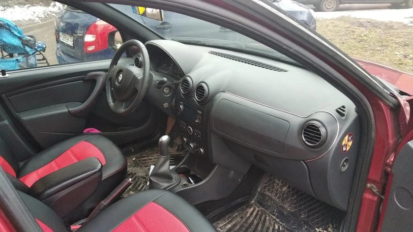 Салон рено сандеро 1