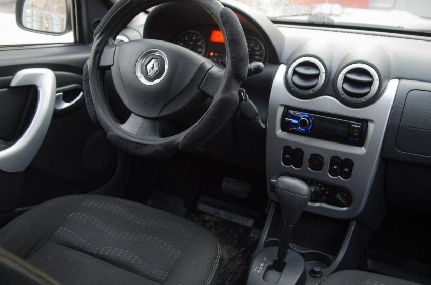 Renault Sandero 2012 салон