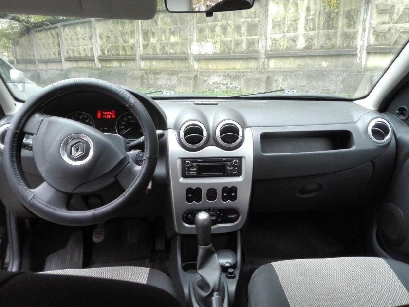 Рено логан 1 рестайлинг 1.6 102 л.с салон