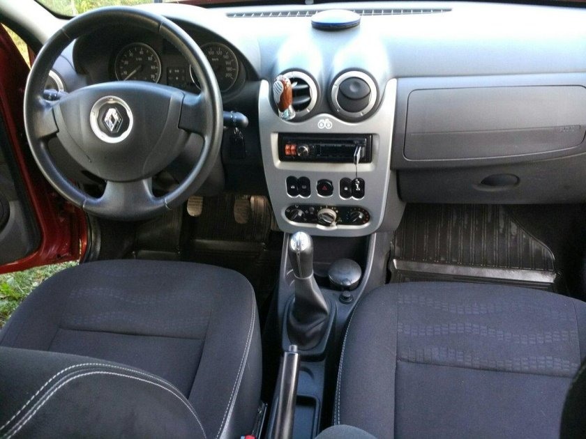 Renault Sandero 2011 салон