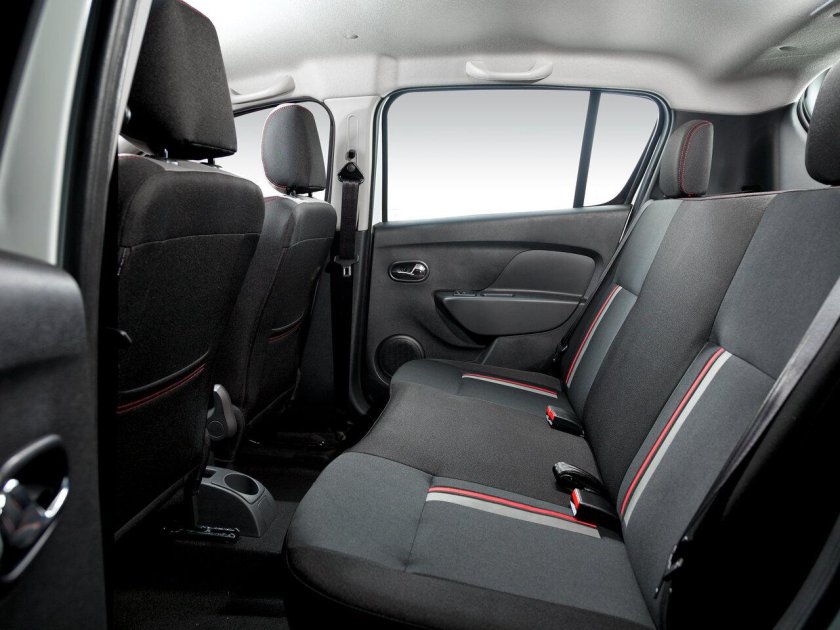 Рено Сандеро салон