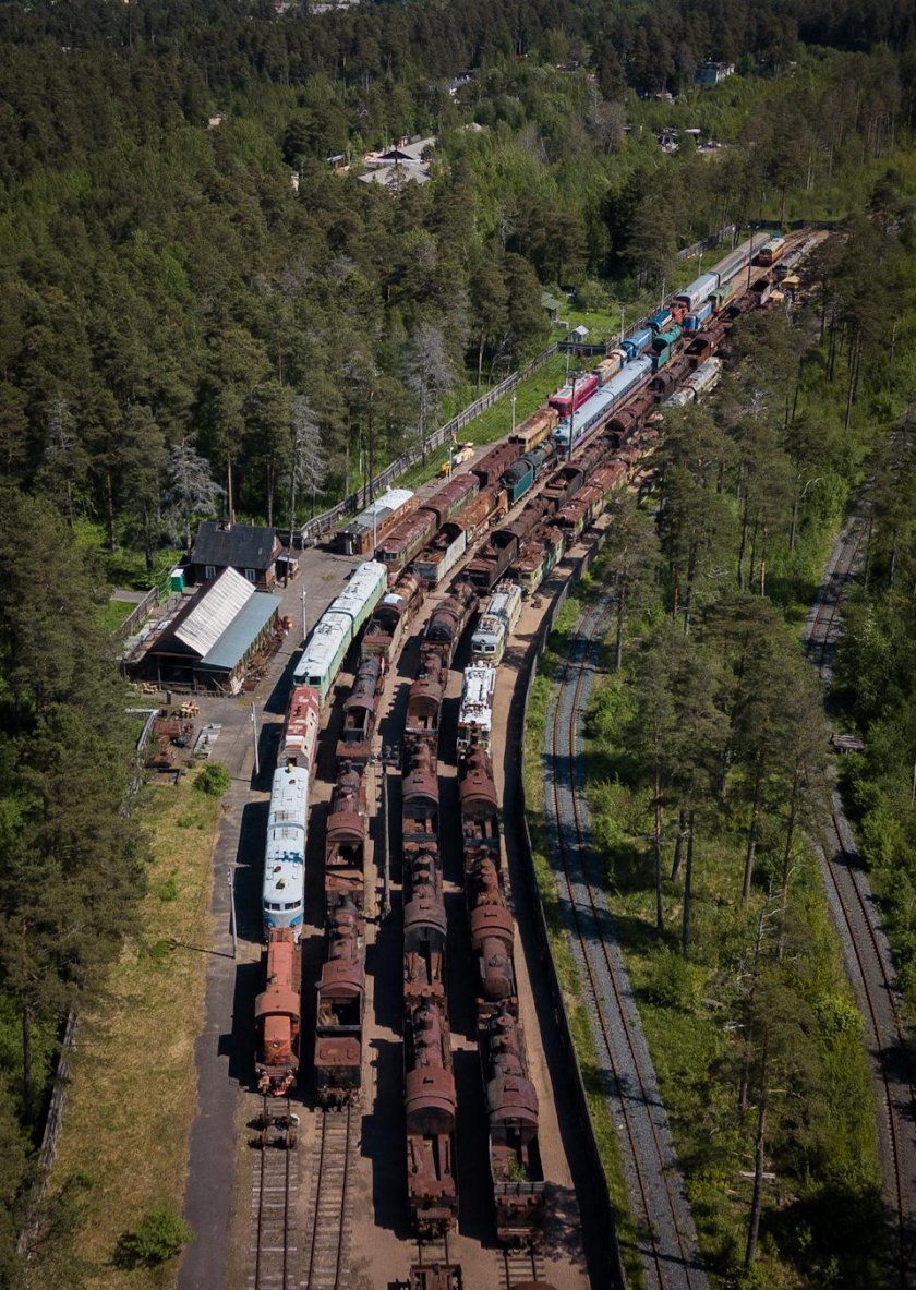 Фондовая площадка списанных поездов Пионерский парк Лебяжье