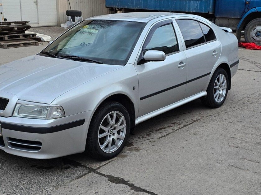 Шкода октавия 2007г серебристая