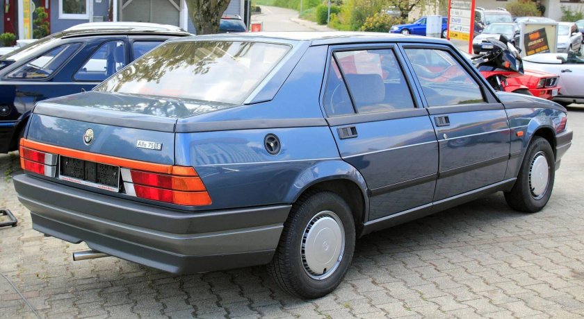 Alfa Romeo 75 1985