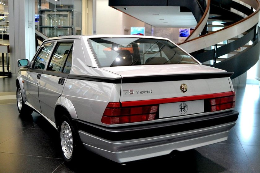 Alfa Romeo 75