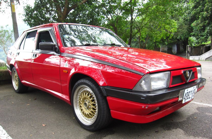 Alfa Romeo 75 3.0