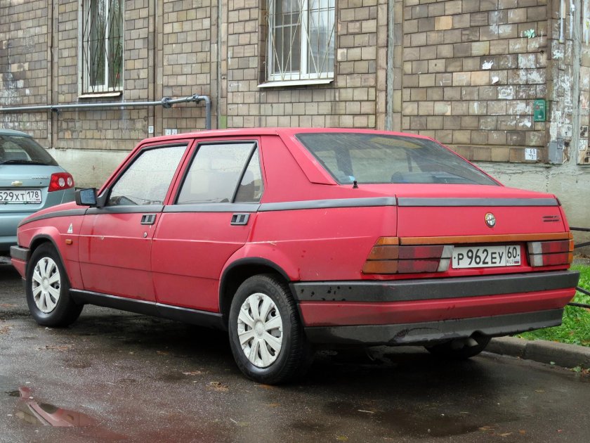 Alfa Romeo 75