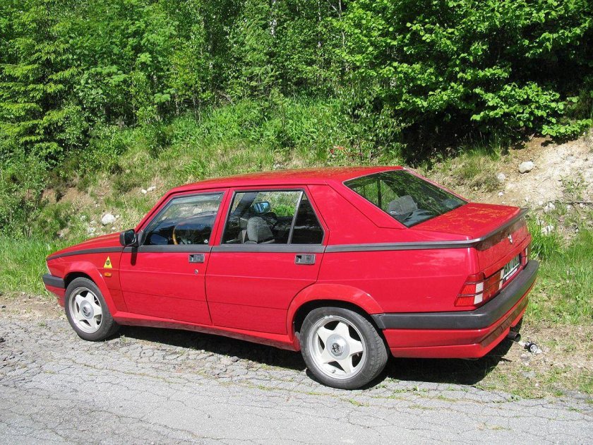 Alfa Romeo 75