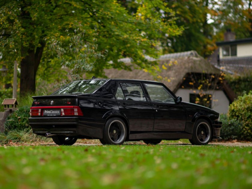 Alfa Romeo 75 3.0 v6