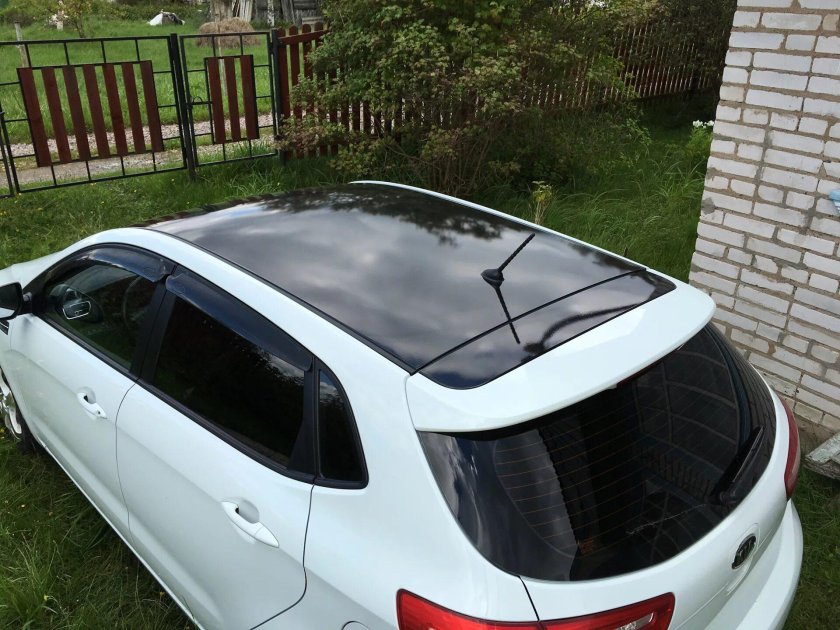 Kia Rio с черной крышей