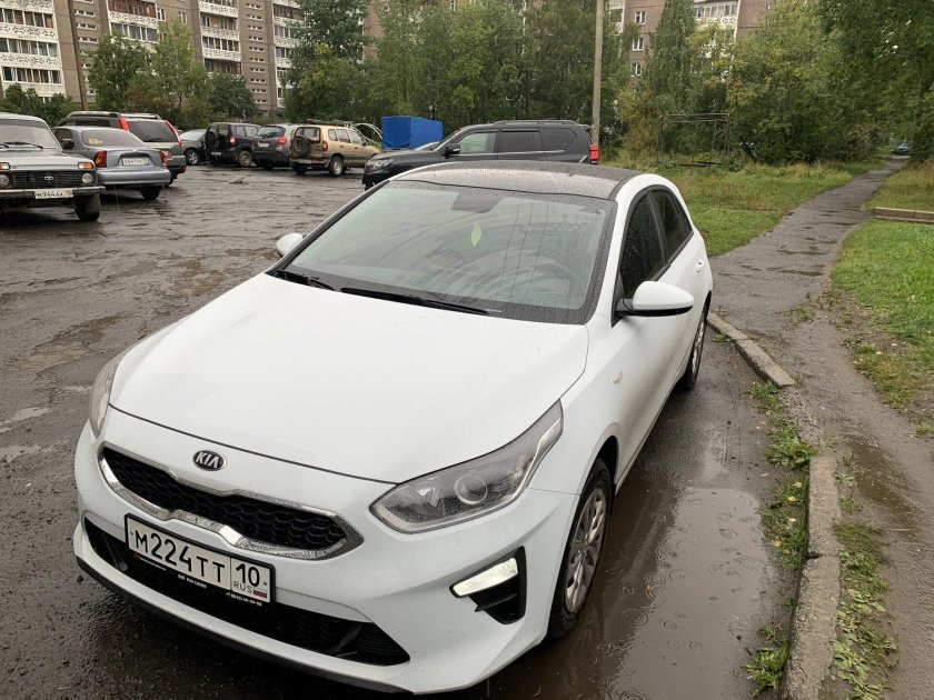 Киа СИД С черной крышей