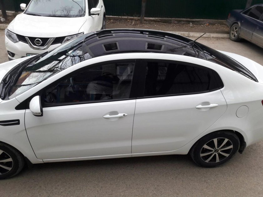 Киа Рио 3 хэтчбек черная крыша