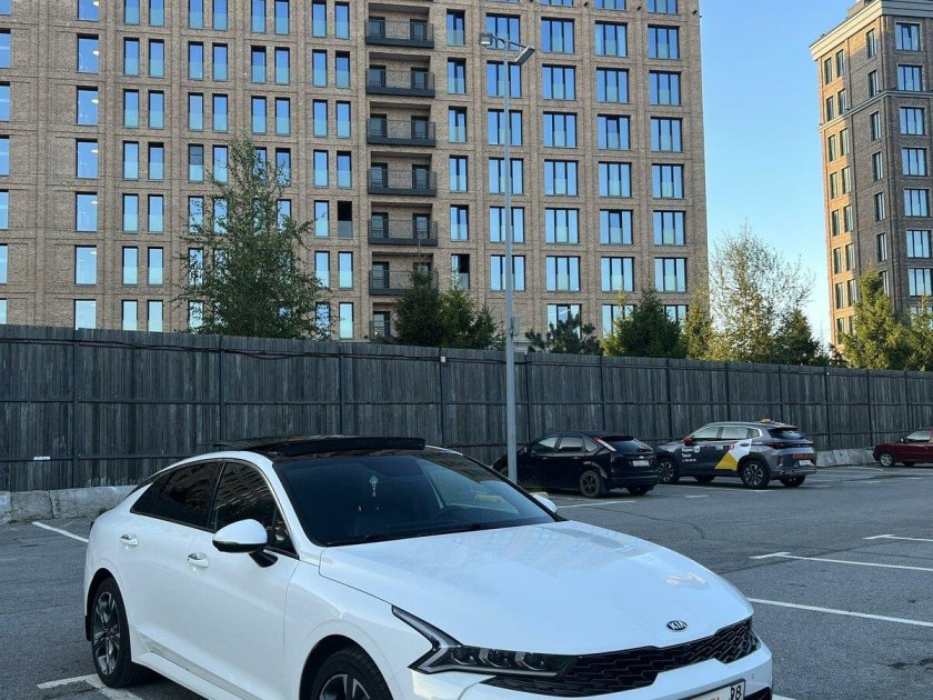 Киа к 5 белая с черной крышей