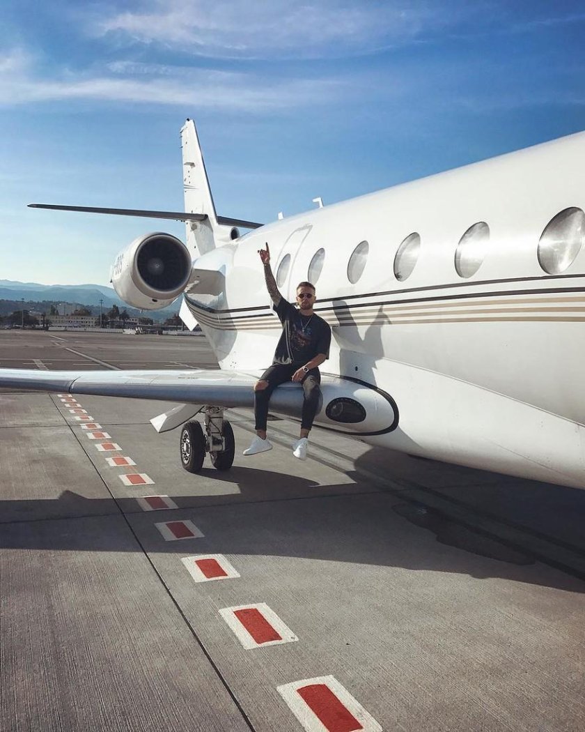 Частный самолет