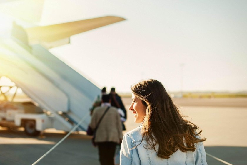 Девушка в самолете