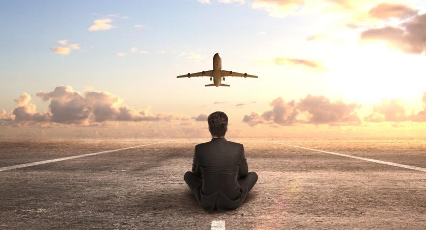 Самолет улетающий в даль