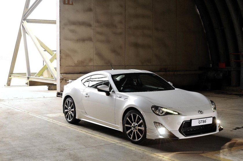 Toyota gt86 white