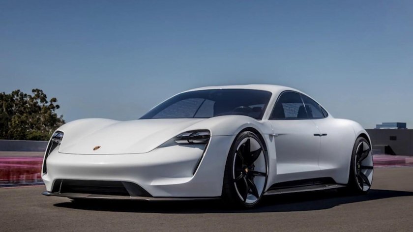 Электромобиль Porsche Taycan