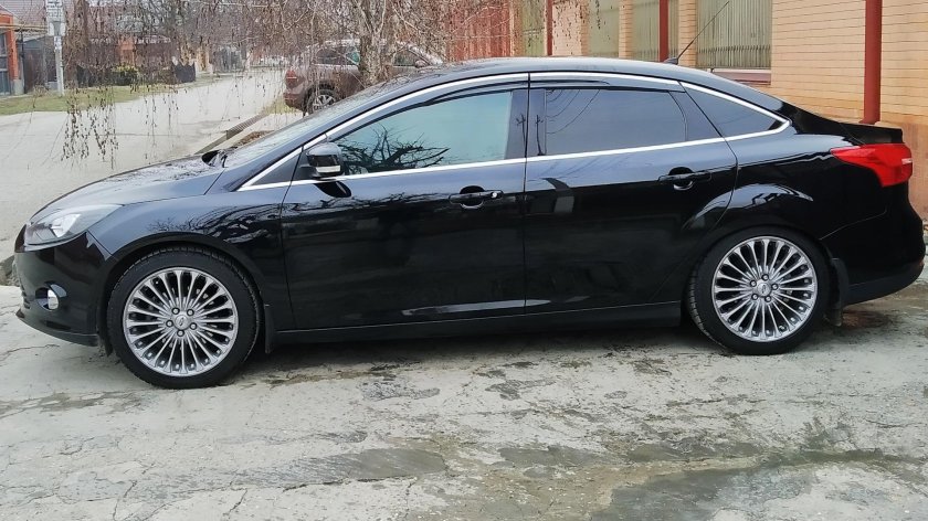 Ford Focus 3 r18 черный