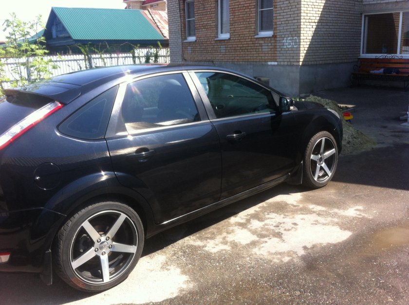 Ford Focus 2 Vossen r17