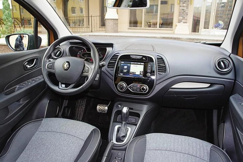 Рено Каптур салон