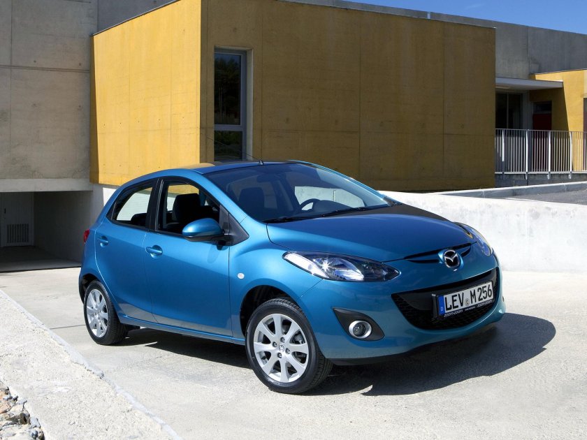 Mazda 2+2