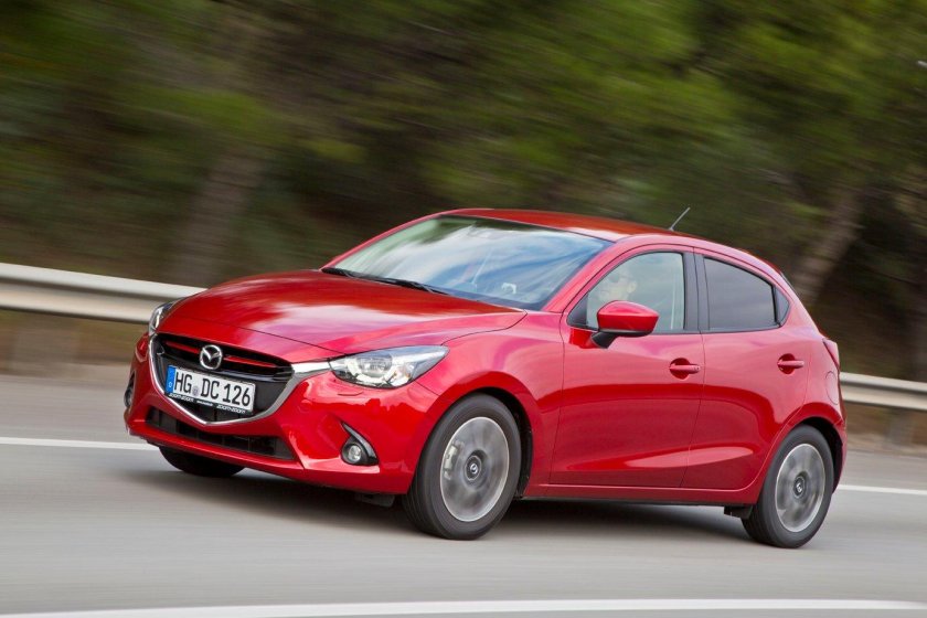Mazda2 автомобиль 2015