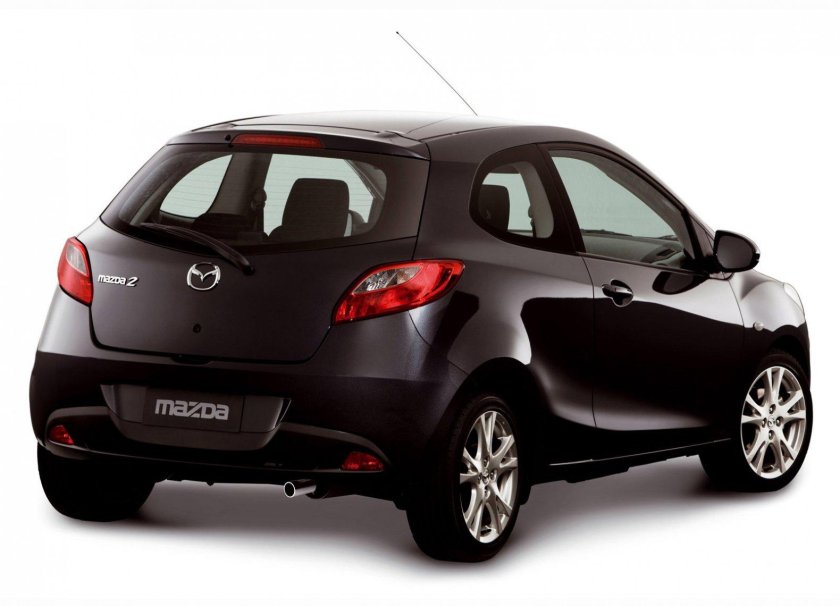 Mazda 2 дверная