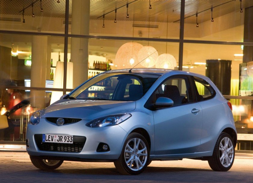 Mazda 2+2
