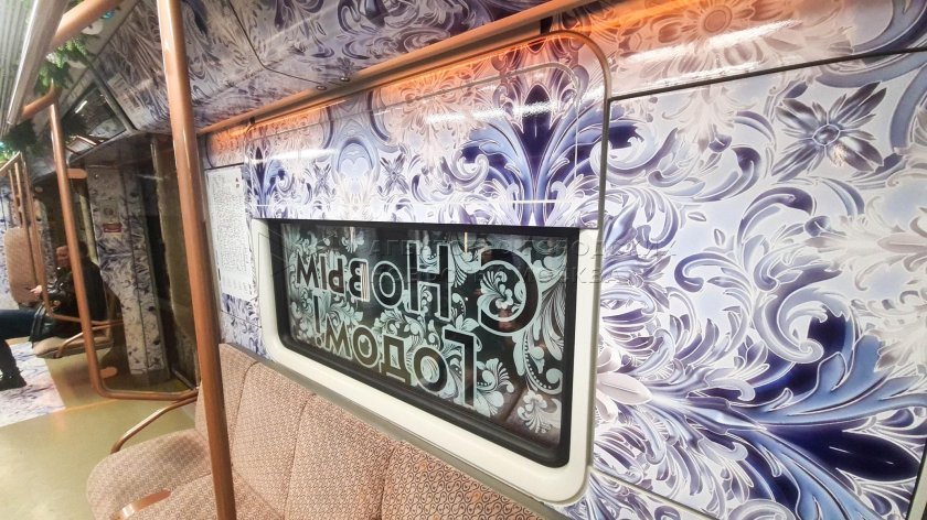 Новогодние поезда метро 2025