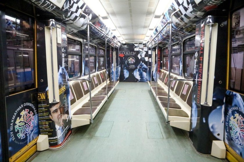 Поезд шахматы на Сокольнической линии