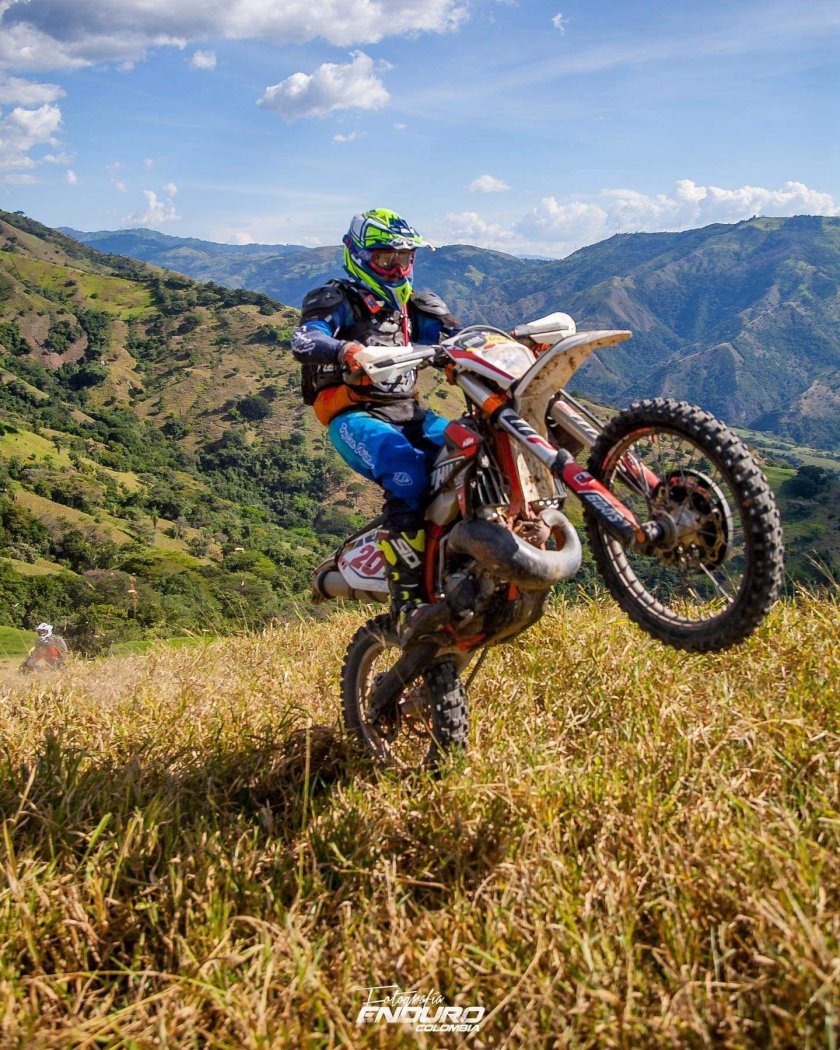 Эндуро red bull