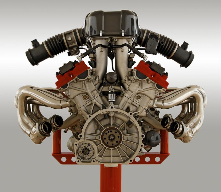 Мотор Феррари f40