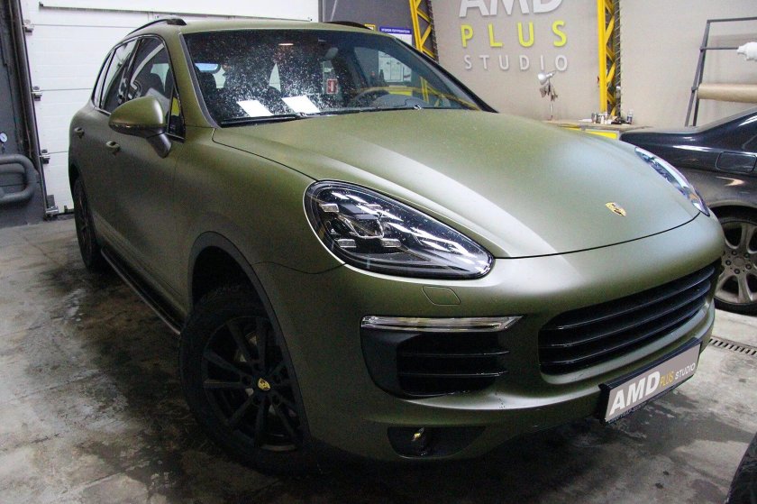 Порше Макан зеленый матовый