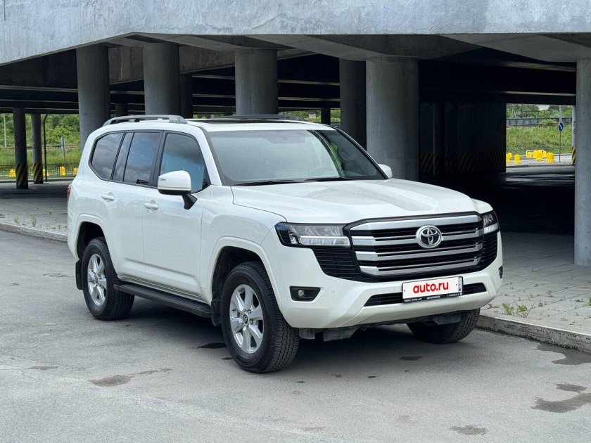 Toyota land cruiser 300 2021 белый