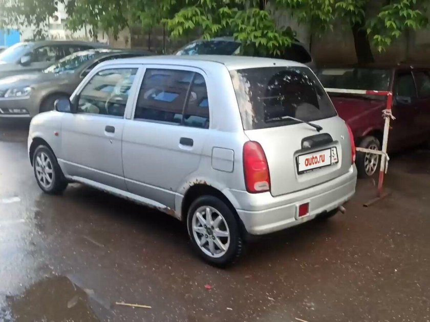 Daihatsu mira 2001