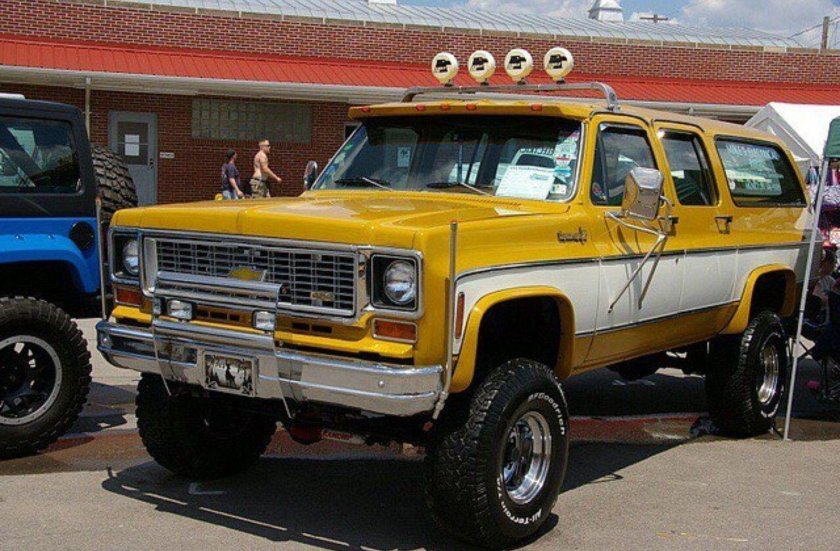 Chevrolet Suburban 1975