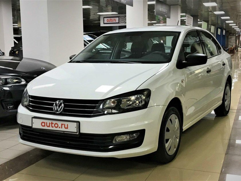 Белый фольксваген поло